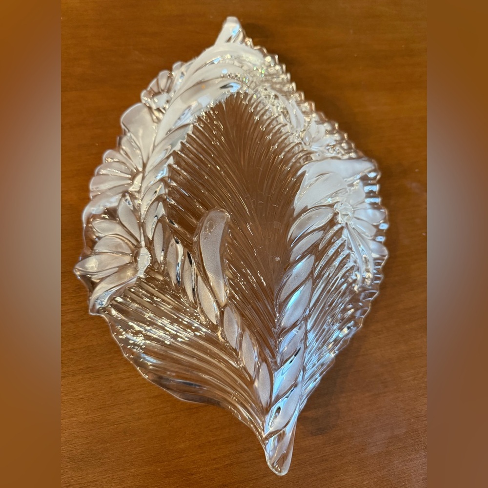Mikasa Crystal Leaf Shaped Dish Floral Ribbed - Picture 6 of 7